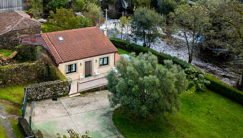 2131-chalet-junto-al-rio-en-Melide