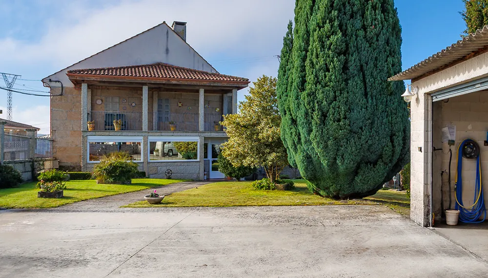 2732-casa-de-piedra-jardines-bodeja-garaje-amoeiro