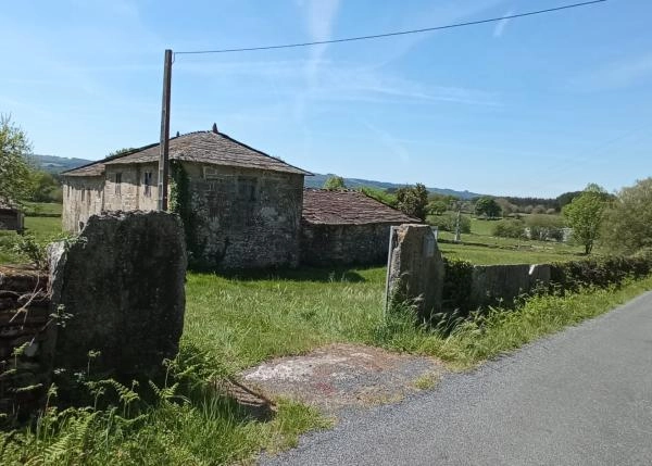 a6c3cedd-439d-4568-8a8b-c57f358e316e-64cbe9a4c7c43-view from roadside