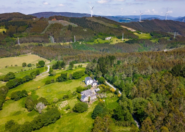 10-GCH-1111-Cerdriz-aldea-rural-conjunto-casas-dron-64f87010c9be0