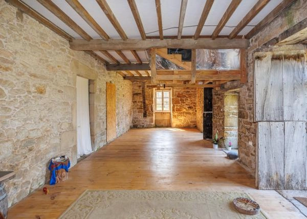 Galicia, Lugo, Ourol, pueblo, interior en restauracion