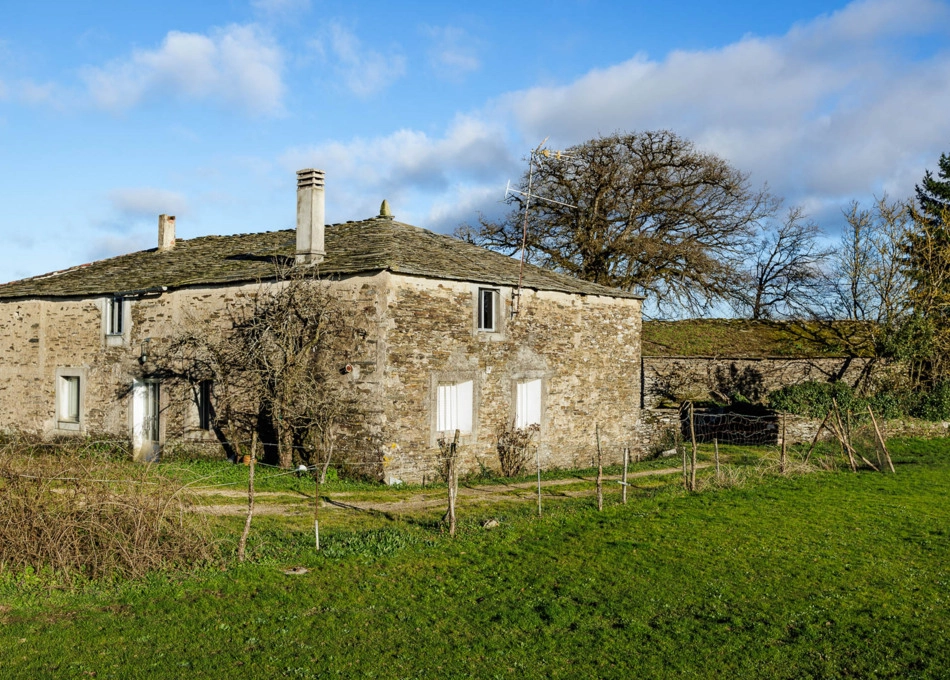 1143- Galicia, Lugo, Outeiro de Rei casa rustica, casa vista desde finca