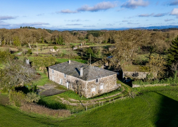 1143- Galicia, Lugo, Outeiro de Rei casa rustica, vista area 2