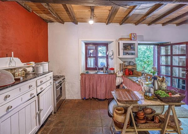 1030- Galicia, La Coruña, Cesures, Casa de campo, cocina 1