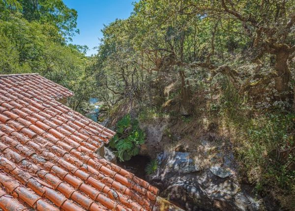 1030- Galicia, La Coruña, Cesures, Casa de campo, rio visto desde tejado