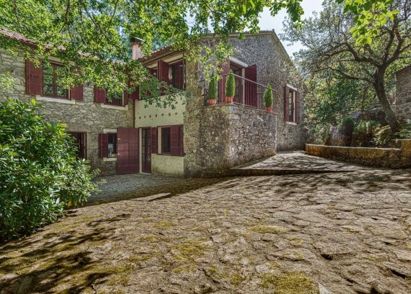 1030- Galicia, La Coruña, Cesures, Casa de campo, lado del molino