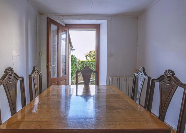 1270- Galicia, Lugo,Mondoñedo, casa de campo, comedor