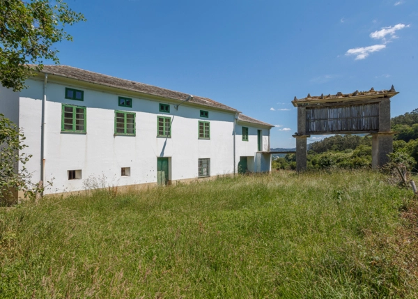 1194- Galicia, Lugo, Mondoñedo, Casa de campo vista semi desde campos