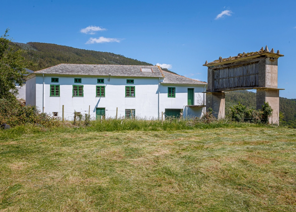  Galicia, Lugo, Mondoñedo, Casa de campo vista desde campos