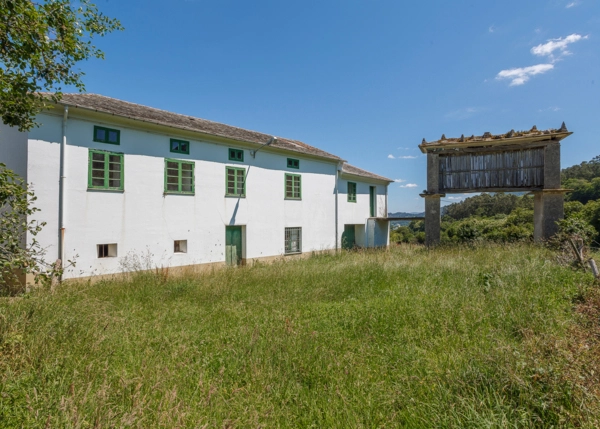  Galicia, Lugo, Mondoñedo, Casa de campo vista semi desde campos