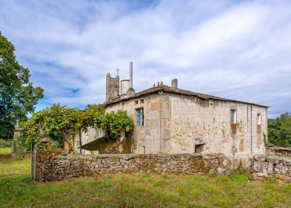 1195-Galicia, Lugo, Sarria, country house side view