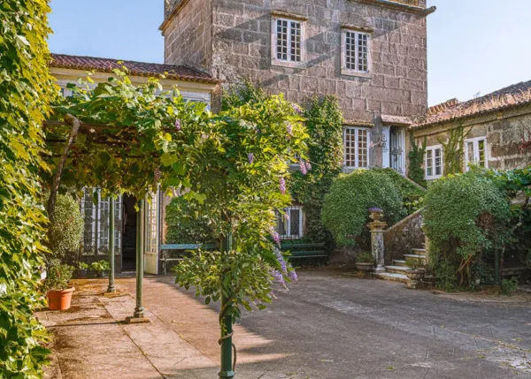 1207- Galicia, Pontevedra, Pazo Parda, Country house patio