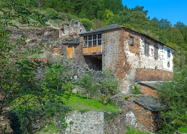 1219-Asturias, Argul, Country house side view