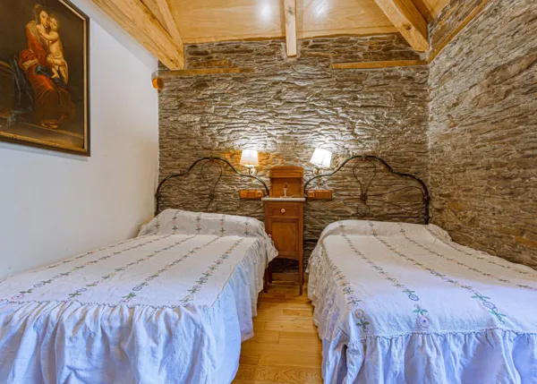 1224- Galicia, Lugo, Castro de Rei, country house, bedroom mill  5    