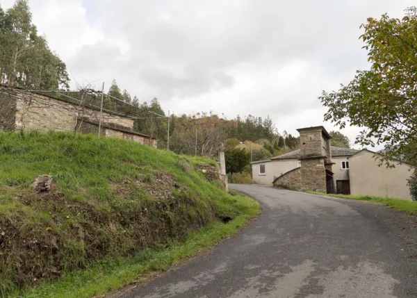  1230-Galicia, Lugo; Pontenova, Country house, view from road