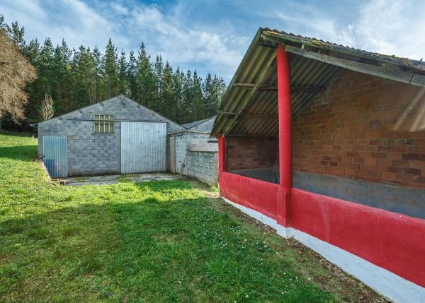  Galicia, Lugo, Pol, casa de campo, granja, nave de vacuno