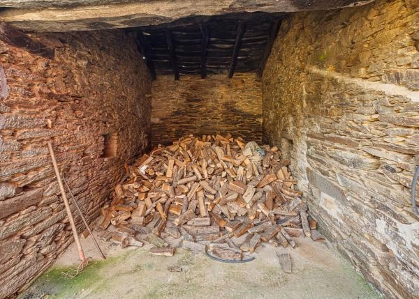  Galicia, Lugo, Pol, casa de campo, granja, leñera