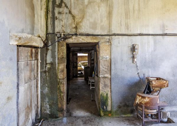 Galicia, Coruña, Abegondo, granja, pasillo 2