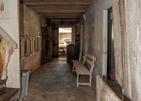 Galicia, La Coruña, Abegondo, granja, pasillo 2