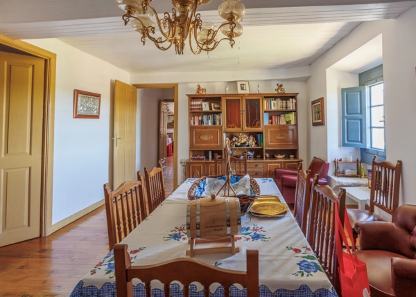 1257-Galicia, Ourense, Lamela, casa de campo, comedor