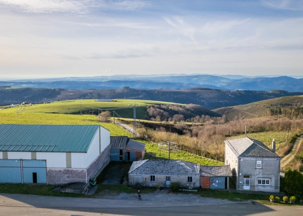 1332- Galicia, Lugo, Pontenova, country house, arial view 1