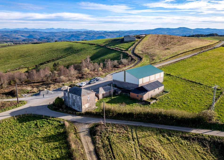 1332- Galicia, Lugo, Pontenova, country house, arial view 2