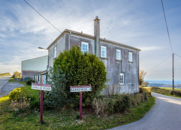 1332- Galicia, Lugo, Pontenova, country house, from road