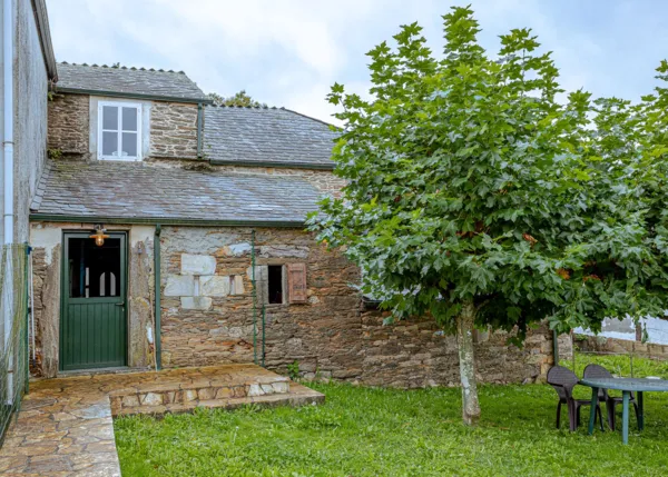 1362- Galicia, Lugo, Gondaisque, country house, patio