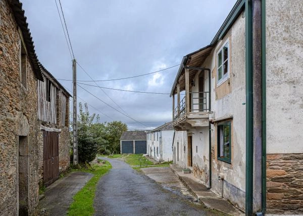  Galicia, Lugo, Gondaisque, casa de campo, vista desde calle