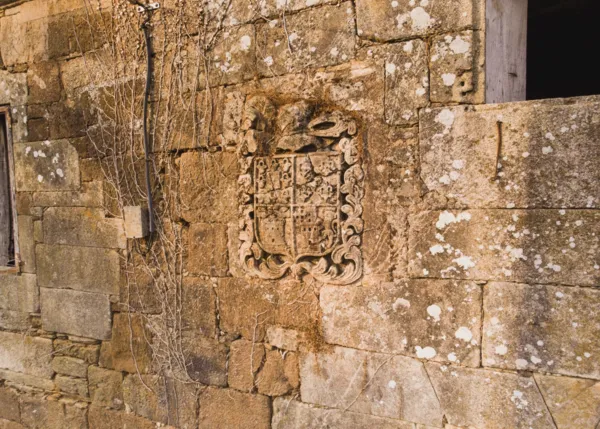1363- Galicia, Pontevedra, Lalin, Country house, heraldic shield
