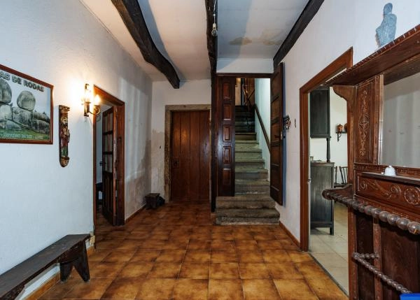 Galicia, Lugo, Castro de Rei, corredor con escaleras