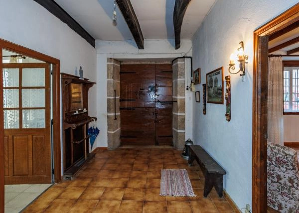 Galicia, Lugo, Outeiro de Rei, puerta delantera