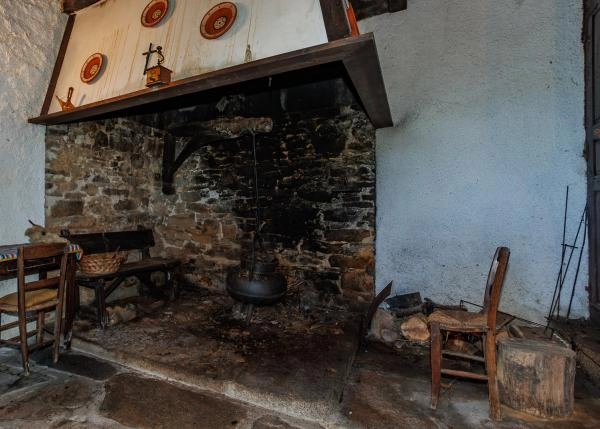 Galicia, Lugo, Outeiro de Rei, lareira 