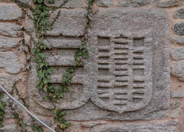 Galicia, Lugo, Outeiro de Rei, Pazo, escudos nobiliarios