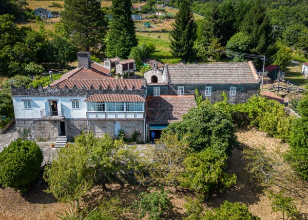 1465-Galicia, Pontevedra, Gaxate,country house, arial view 1