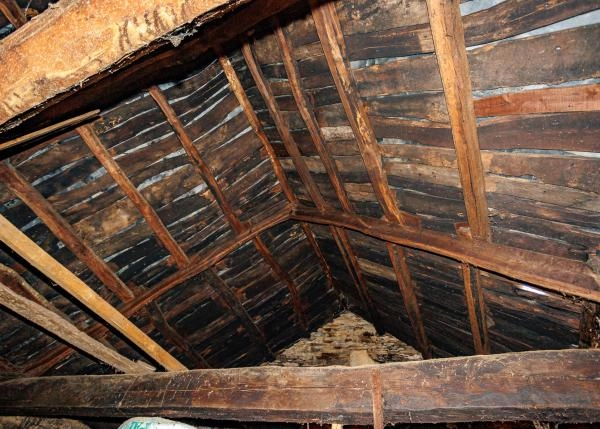  Galicia, La Coruña, As Pontes, Country house roof