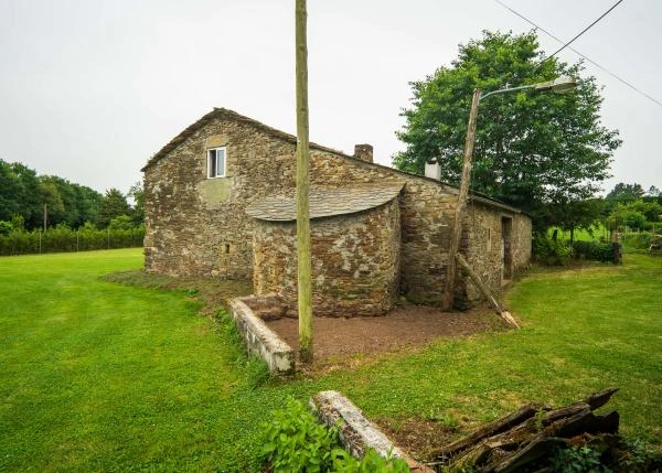 1533-Galicia, Lugo, Castro de Rei, country house to restore