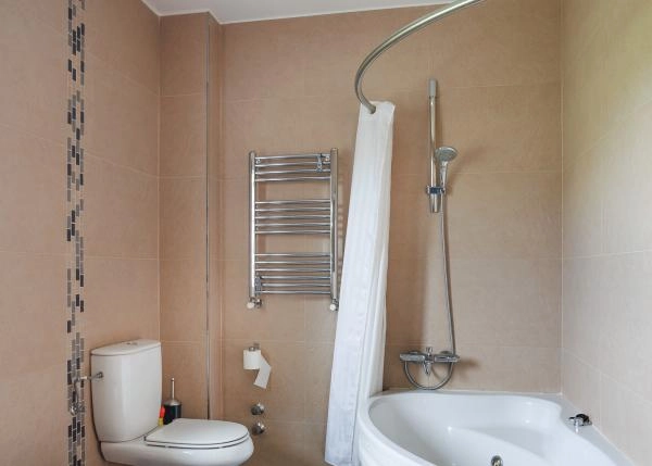 Galicia, Lugo, Castro de Rei,  chalet, bathroom 2