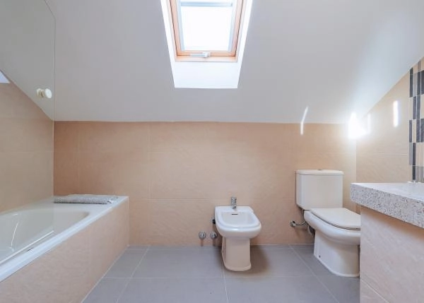 Galicia, Lugo, Castro de Rei, chalet, bathroom 1