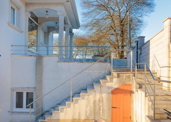 Galicia, Lugo, Castro de Rei, chalet, lateral stairs