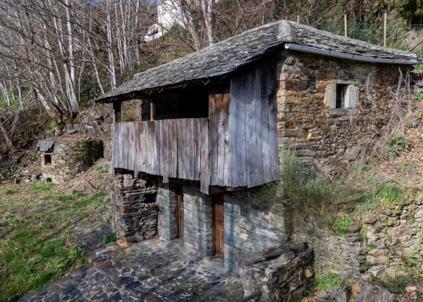 1551- Galicia, Lugo, Cervantes, country house to restore
