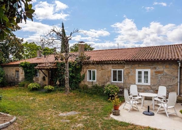 Galicia, Lugo, Panton, Pazo, casa de campo, vista lateral 1