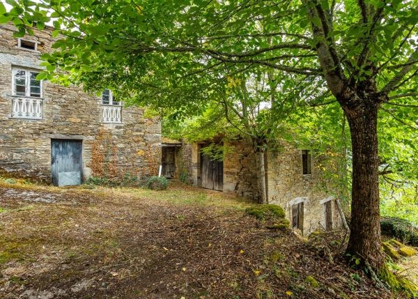 Asturias, La Muria, hamlet, view from track
