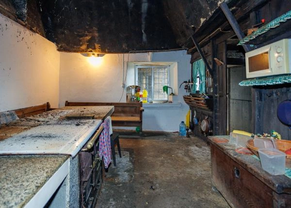 Asturias, La Muria, hamlet, kitchen