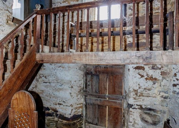 Asturias, La Muria, hamlet, chapel stairs