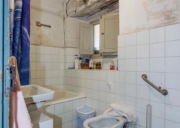 Galicia, Lugo, Outeiro de Rei, bathroom 1