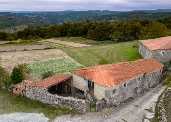 1600-Galicia, Lugo, Chantada, country house  arial view 2