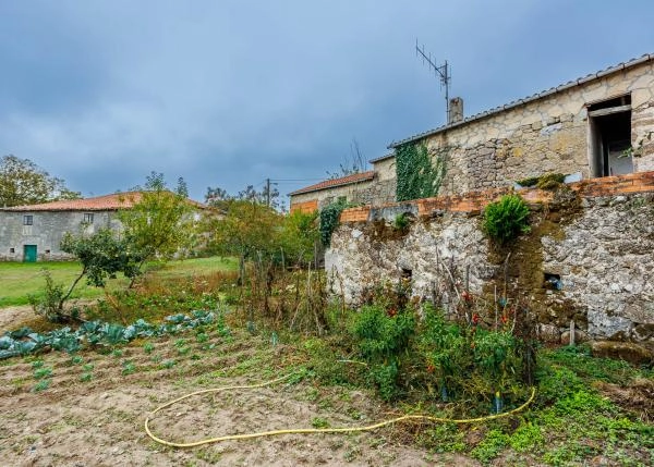  1600-Galicia, Lugo, Chantada, casa de campo atras de casa
