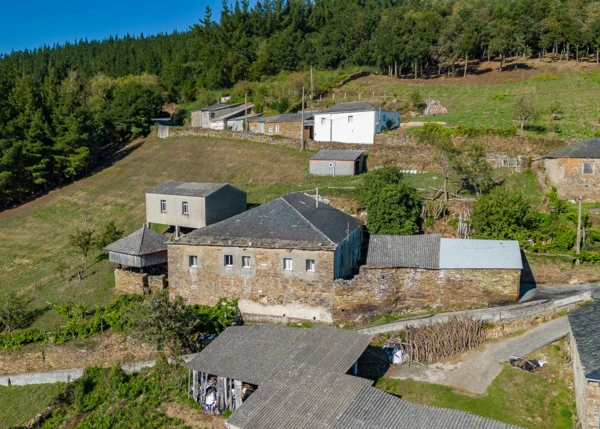 1605-Galicia, Lugo, Fonsagrada, country house, arial view 1