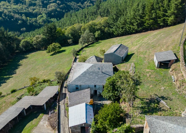 1605-Galicia, Lugo, Fonsagrada, country house, arial view 3